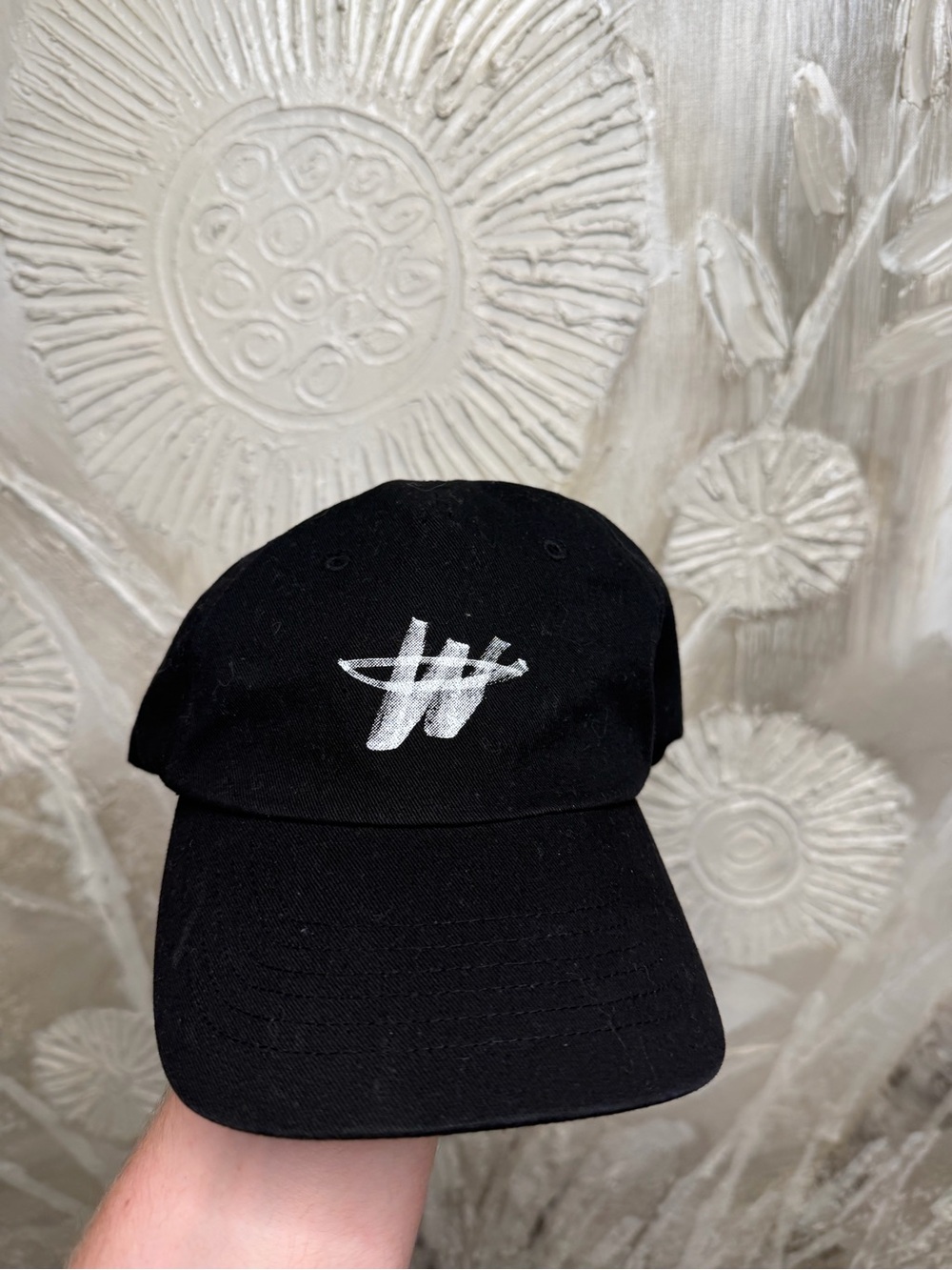 We11done W Logo Black And White Hat Strapback OSFA